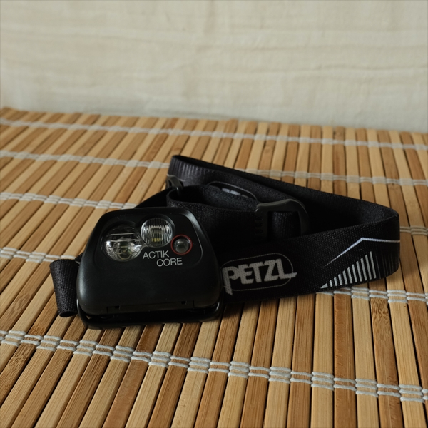 ヘッドランプ：PETZL(ペツル)「アクティック コア」 – 茶窓 × 山喫茶：chasou trek