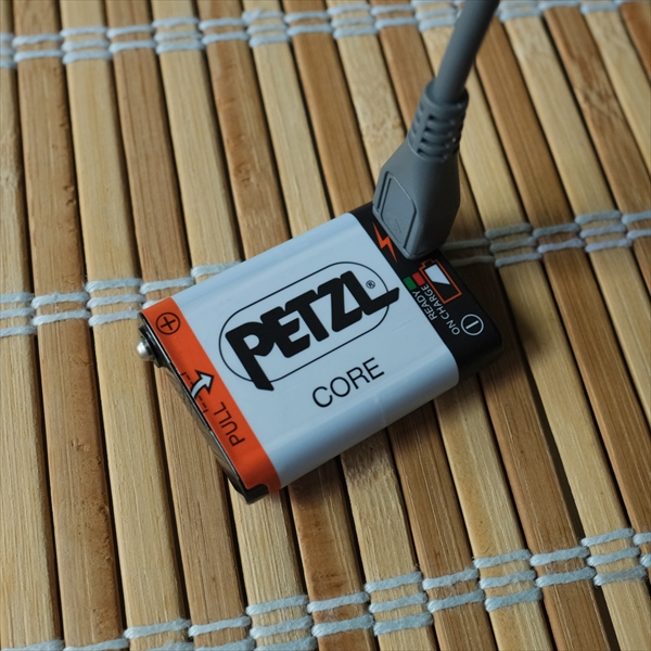 ヘッドランプ：PETZL(ペツル)「アクティック コア」 – 茶窓 × 山喫茶：chasou trek